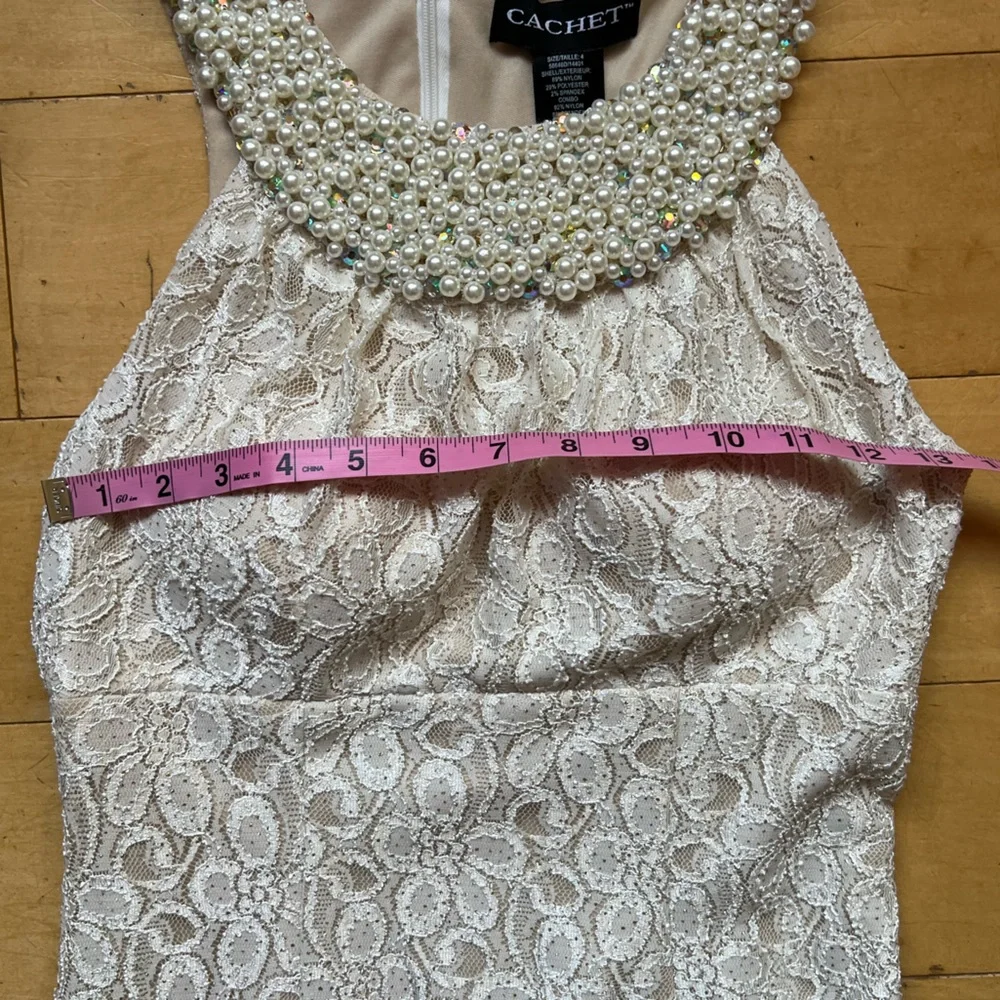 CATCHET IVORY LACE EVENING GOWN, Pearl, Lined, Mermaid, Formal, Metallic, size 4